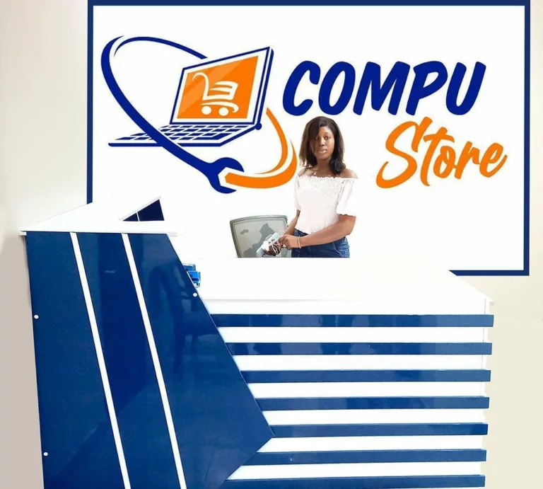 A PROPOS DE COMPUSTORE