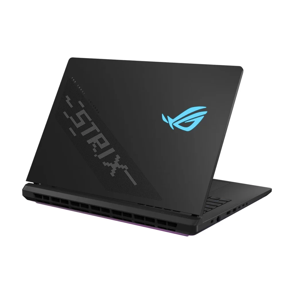 ASUS ROG Strix SCAR 18 (2024) — capot ouvert