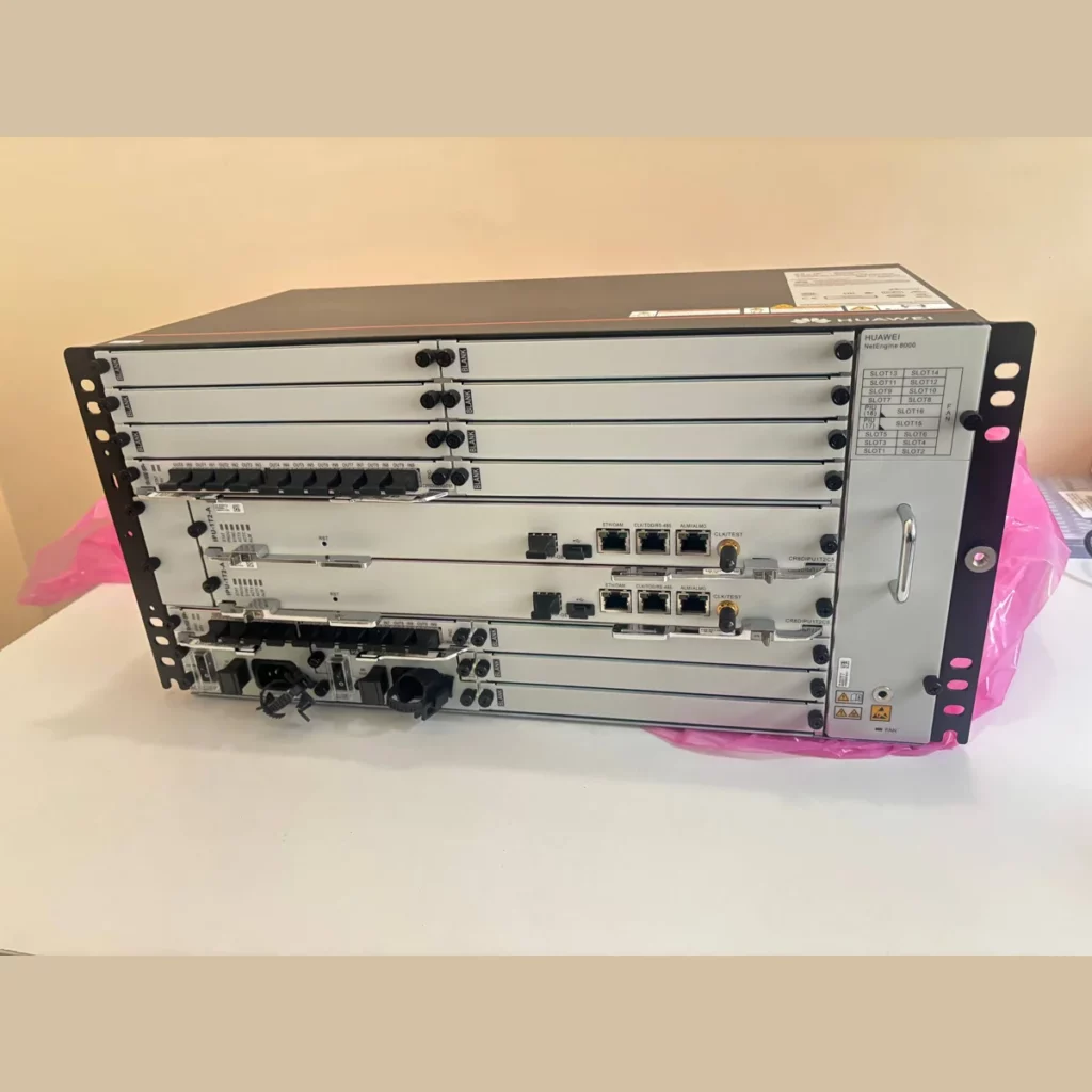 Routeur Huawei NetEngine 8000 M14 – châssis 5U, 2 × IPU-1T2-A, licences Core, Aggregation et BNG